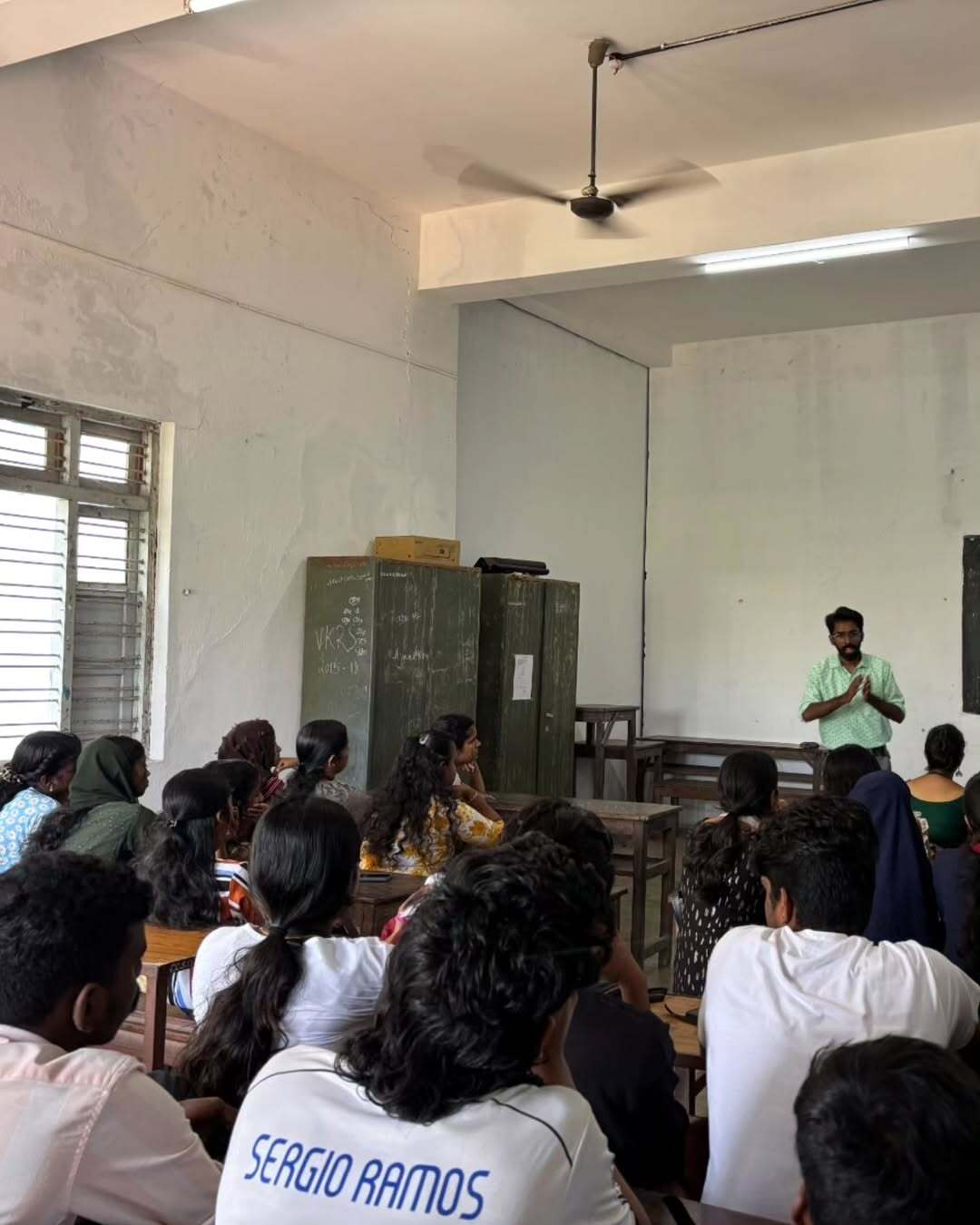 2 Volunteers took Sessions In The Cochin College, Edakochi.